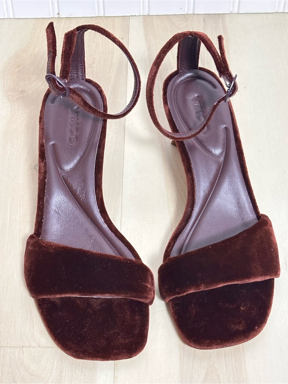 Vince Prue City Kitten Heel Sandal in Pinot Velvet 8.5 M - Picture 7 of 14